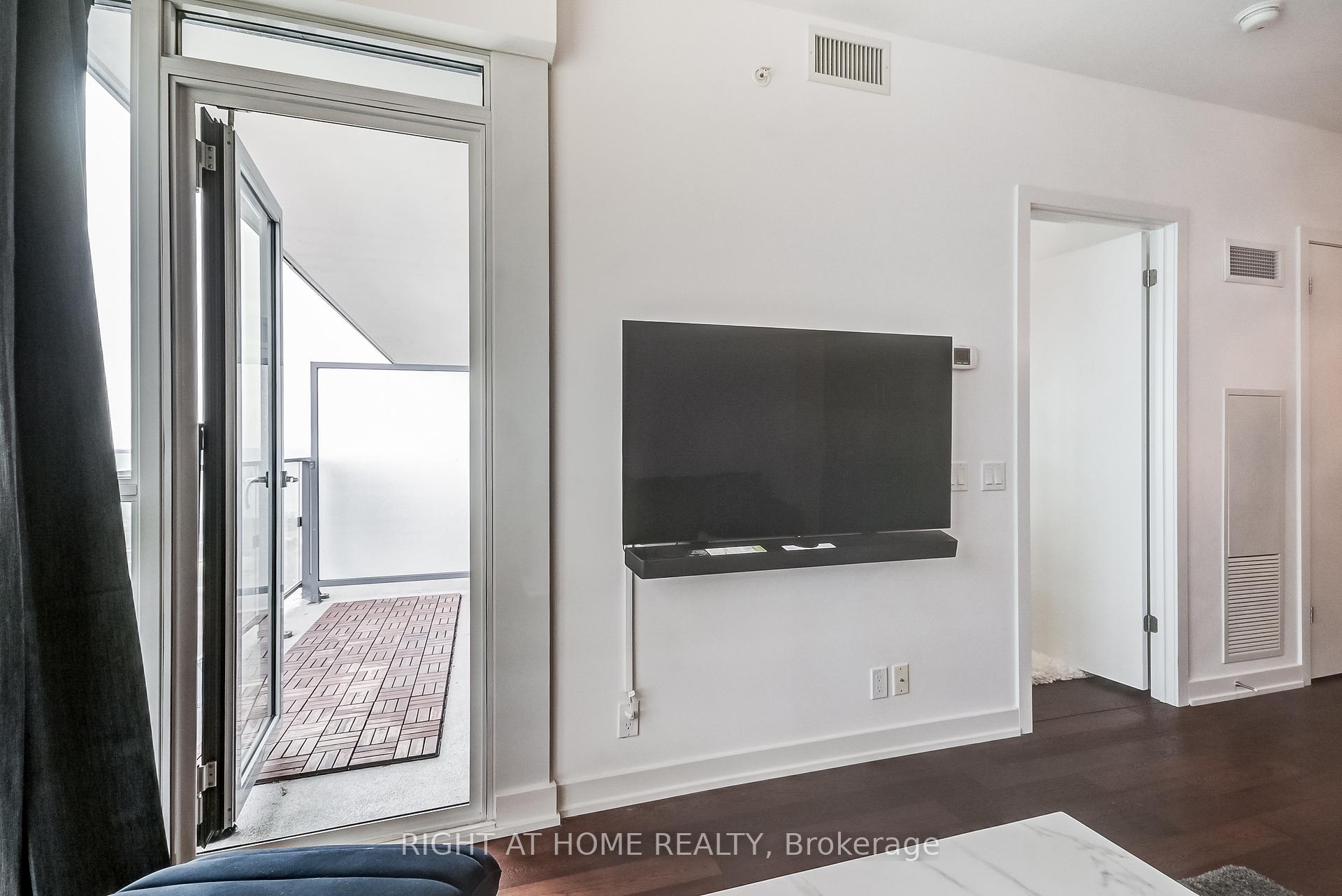 2 Bedrooms Condo at 2212 Lake Shore, Toronto For sale