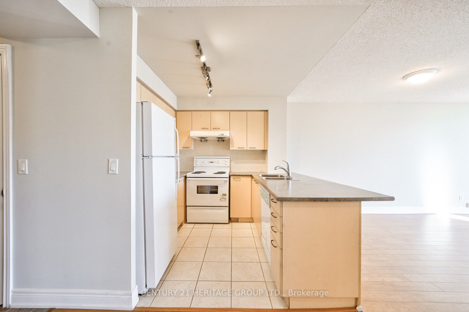 62 Suncrest Boulevard, #703