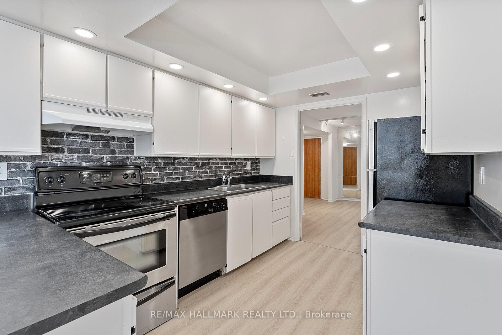 3 Bedrooms Condo at 360 Bloor, Toronto For sale