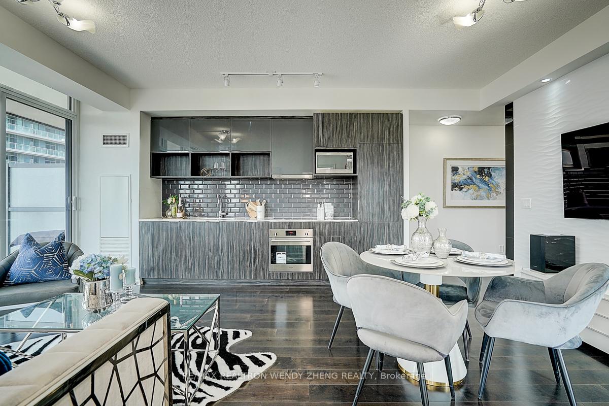 2 Bedrooms Condo at 52 Forest Manor, Toronto For sale
