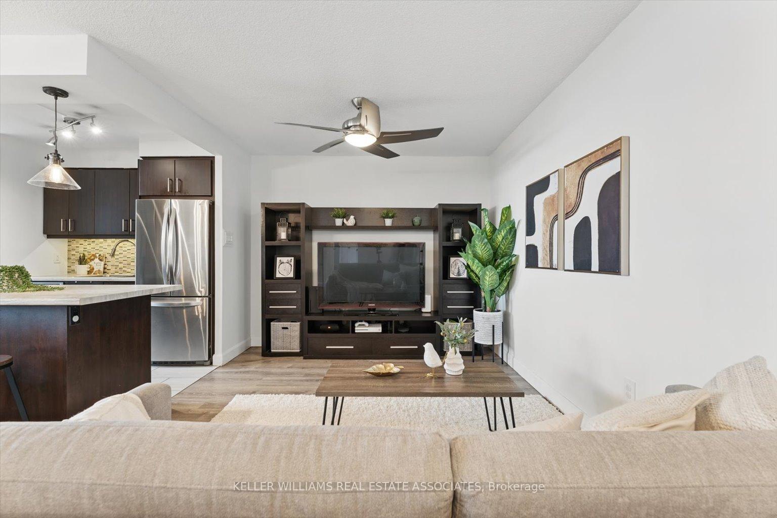 2 Bedrooms Condo at 966 Inverhouse, Mississauga For sale