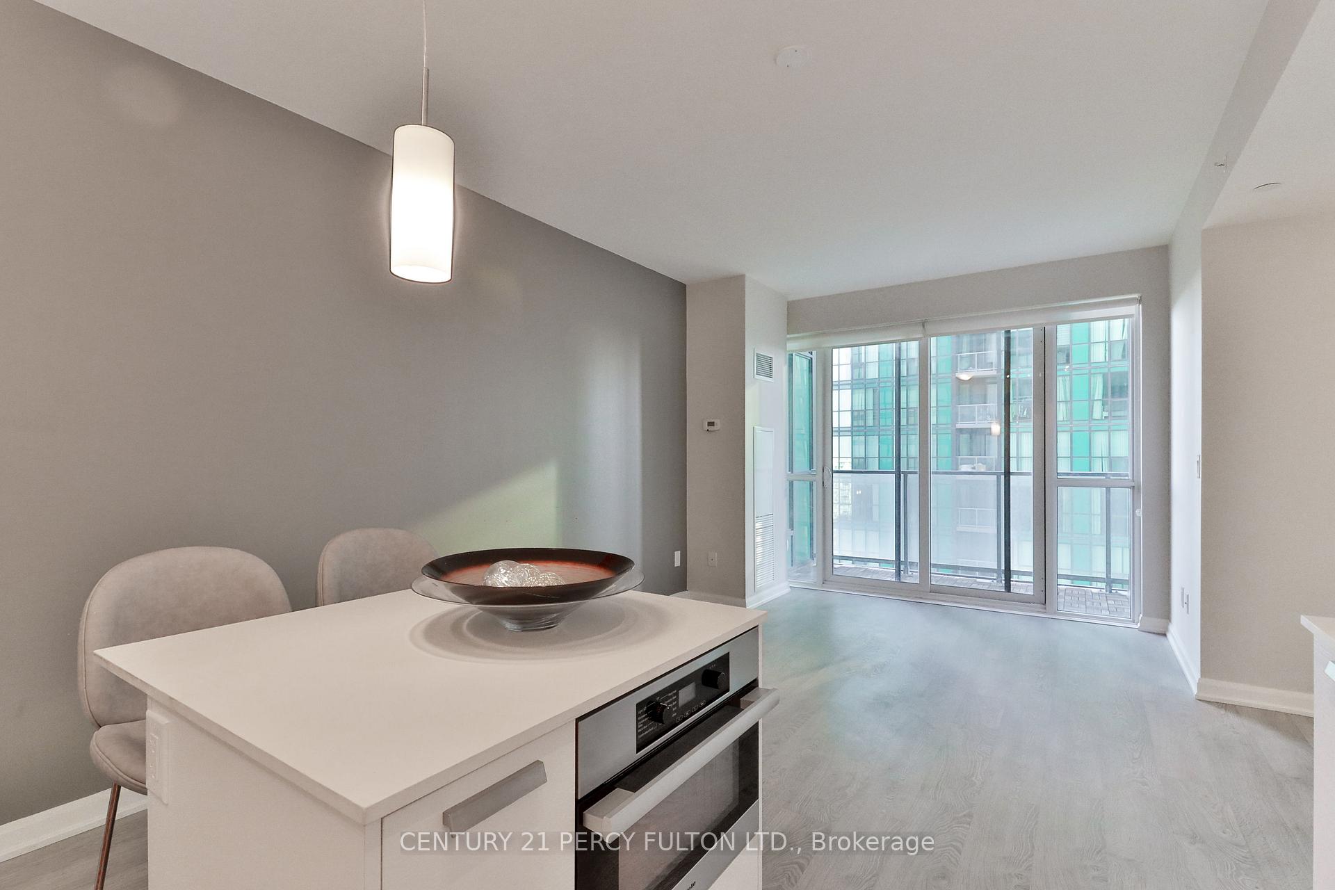 2 Bedrooms Condo at 9 Bogert, Toronto For sale