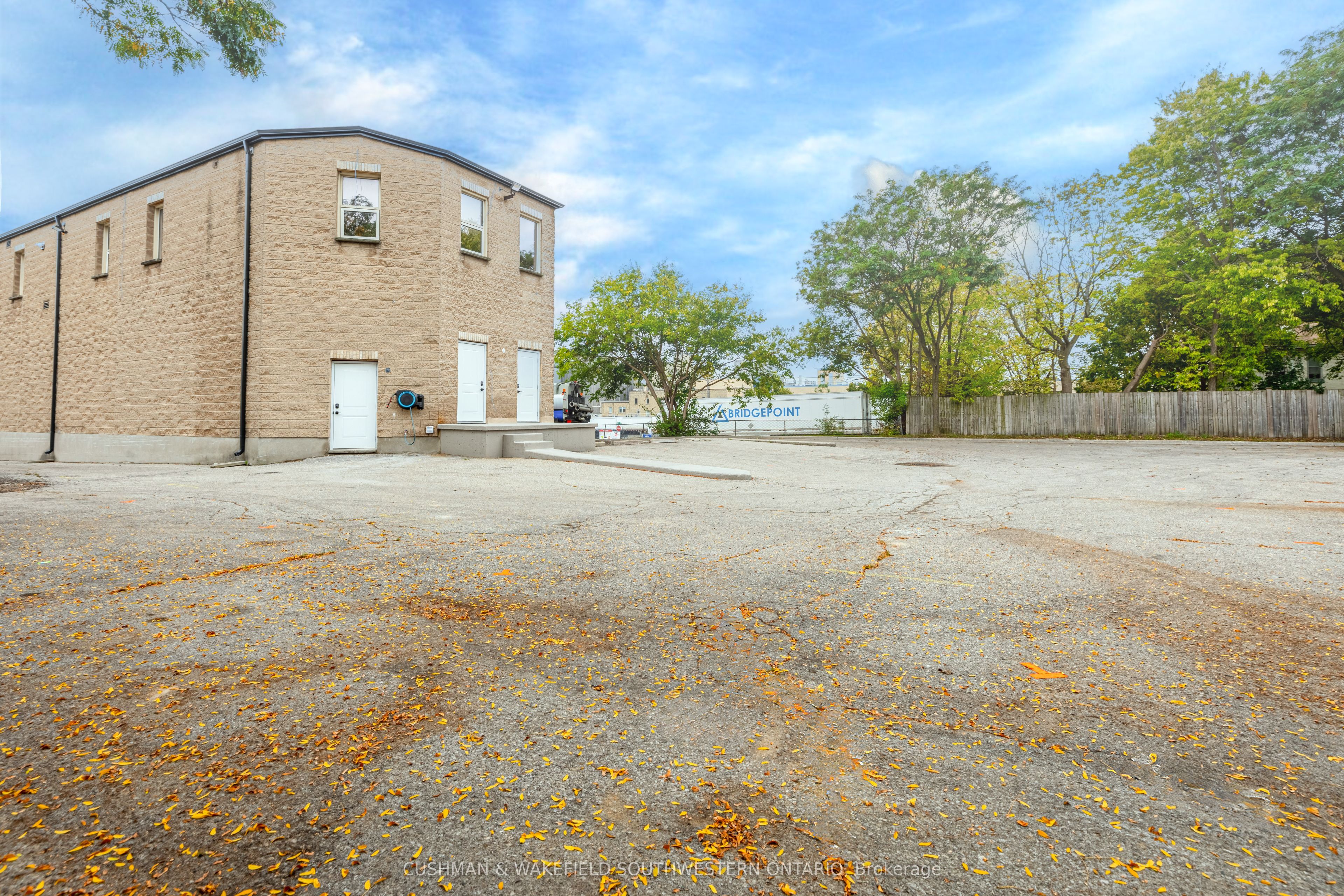 180 Simcoe Street, #LL