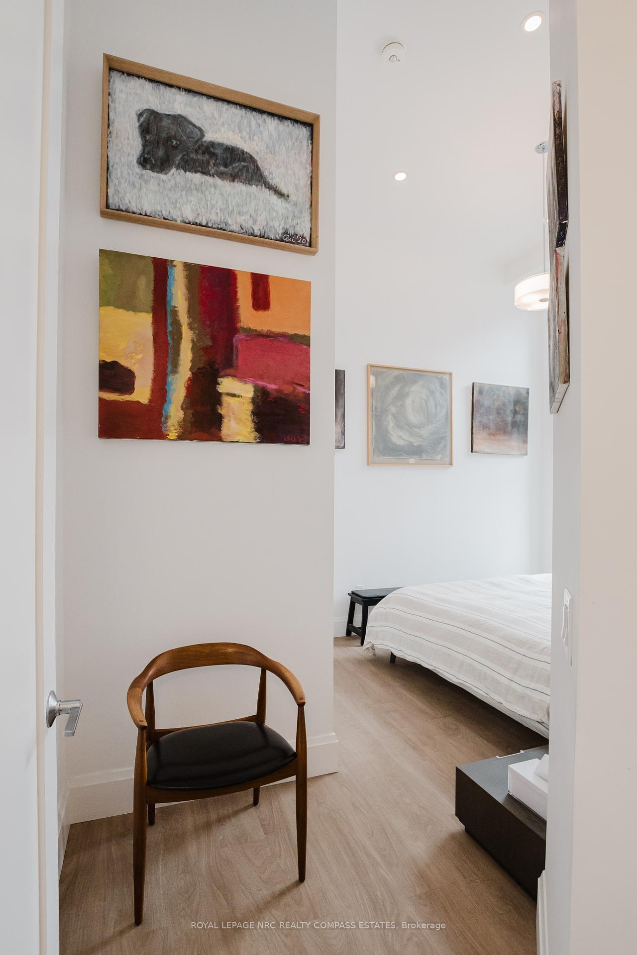 2 Bedrooms Condo at 118 King,  Hamilton For sale