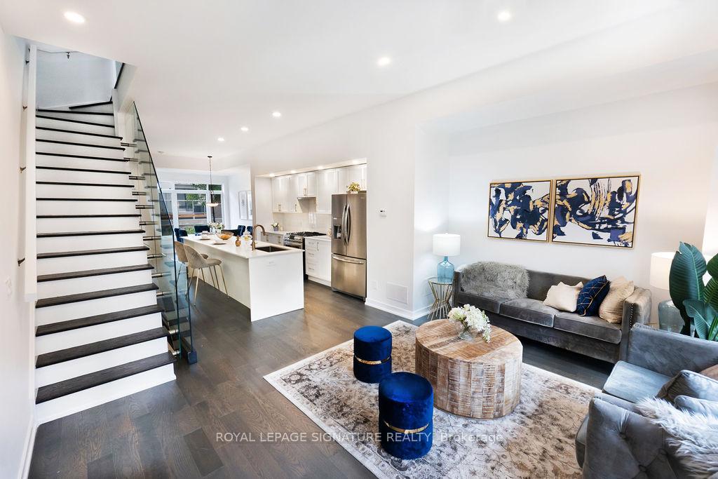 3 Bedrooms Condo at 3074 SIXTH, Oakville For sale