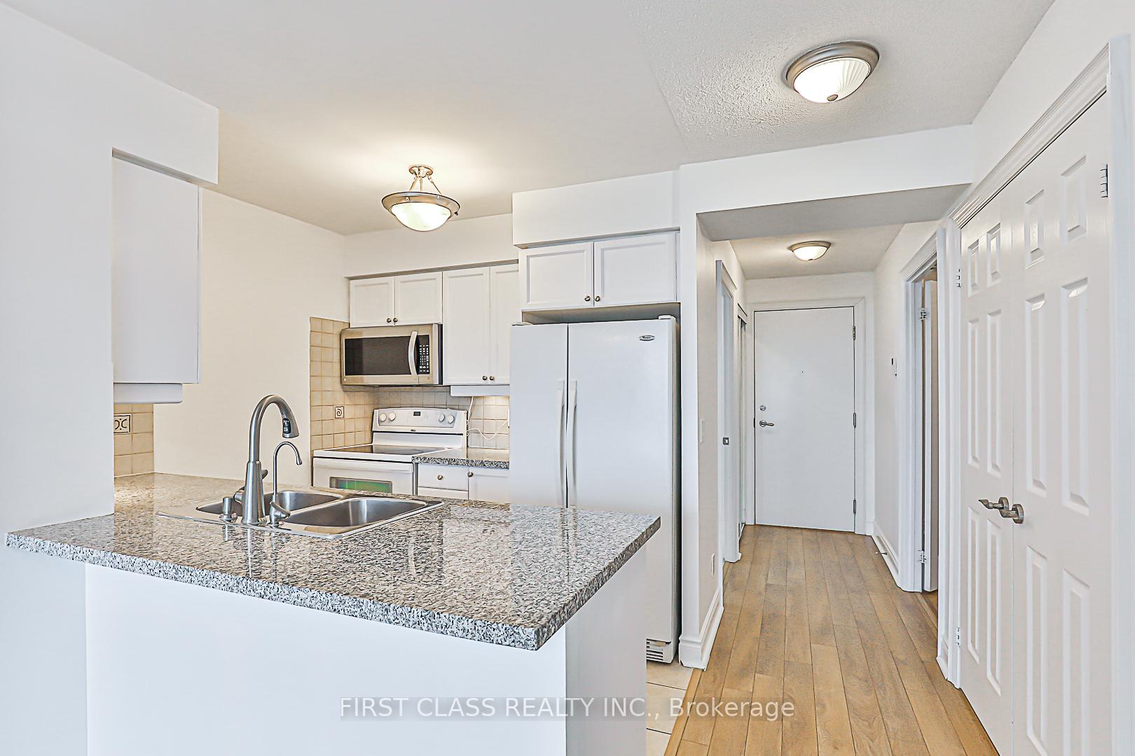 2 Bedrooms Condo at 15 Greenview,  Toronto For sale