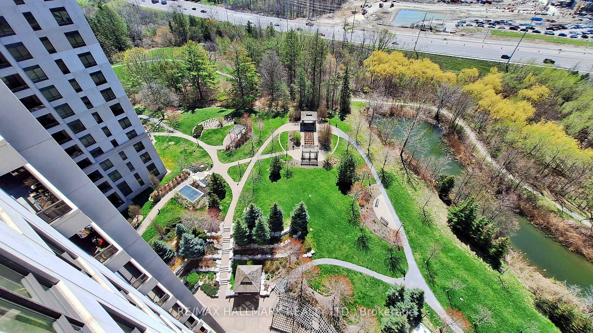 3 Bedrooms Condo at 9245 Jane, Vaughan For sale