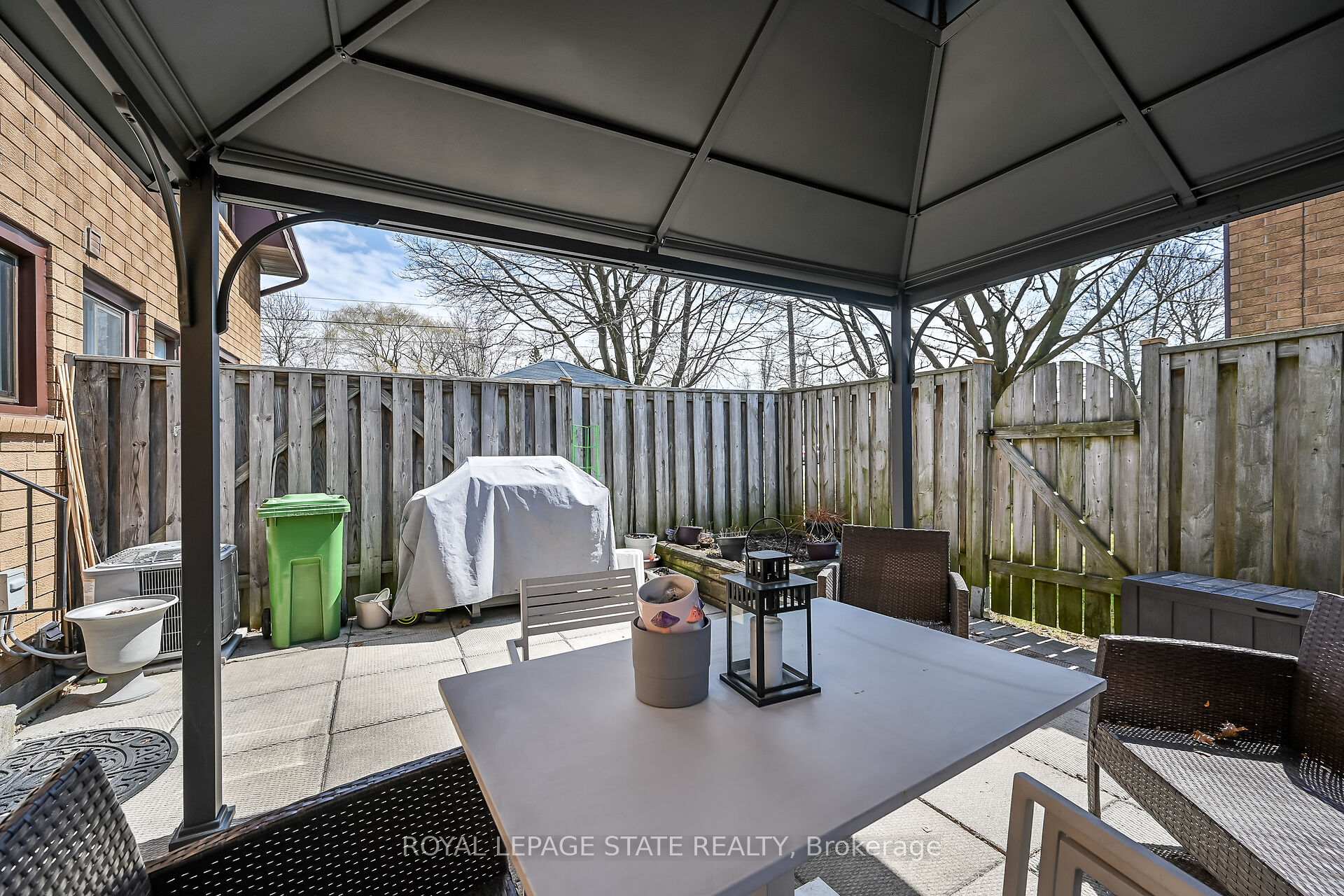 3 Bedrooms Condo at 444 Stone Church, Hamilton For sale
