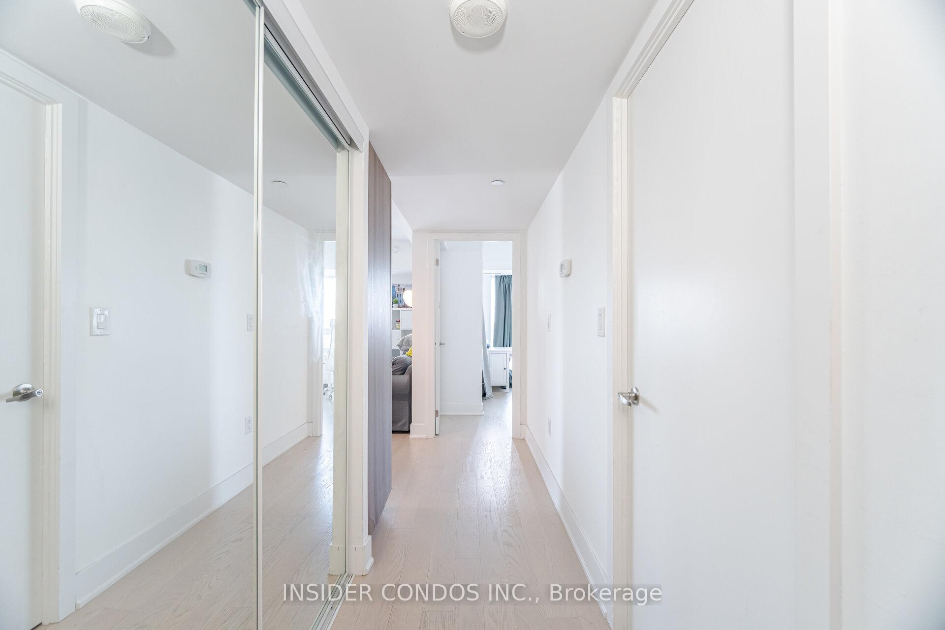 2 Bedrooms Condo at 955 Bay, Toronto For sale
