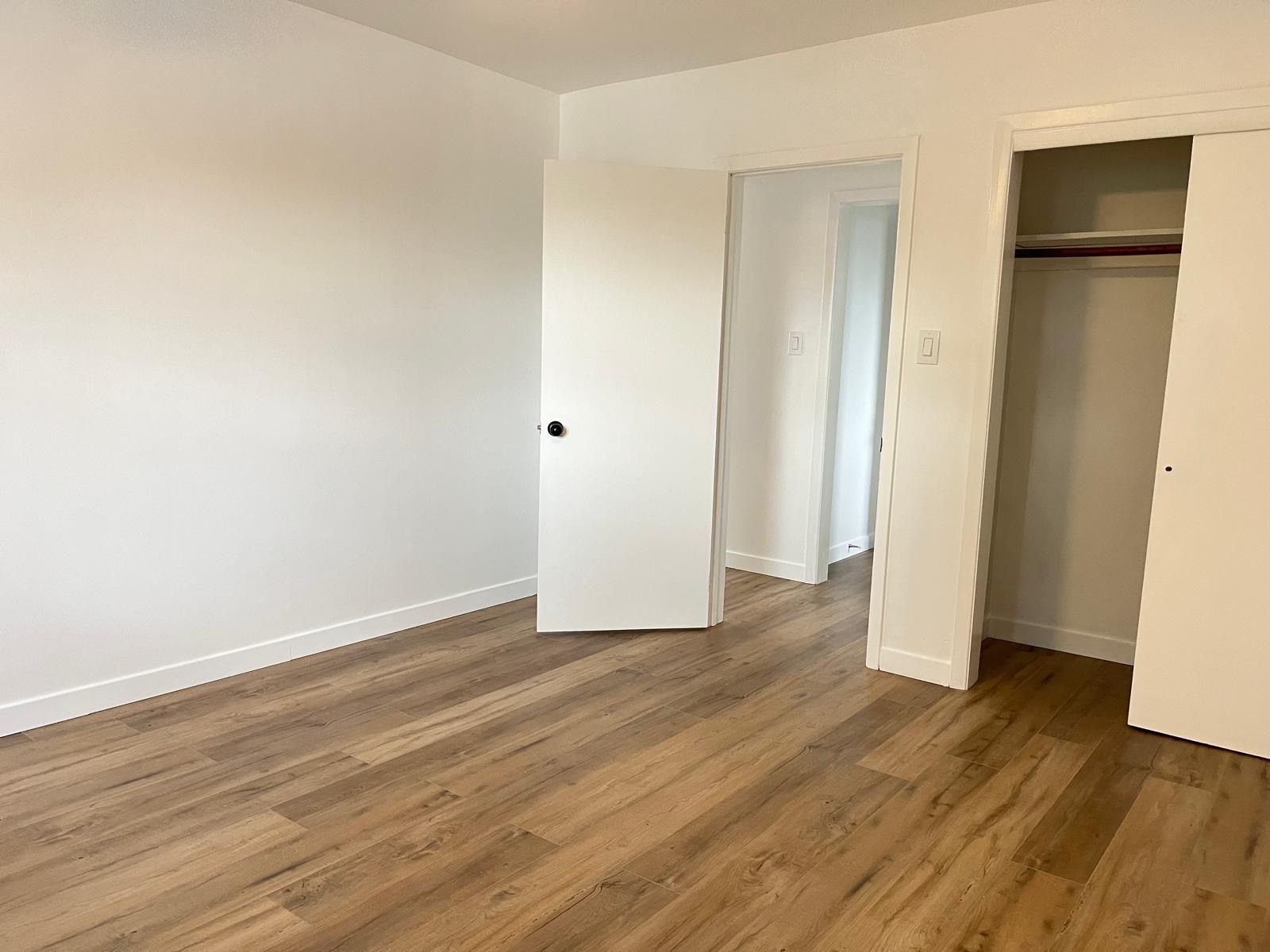 12 Sand Beach Road W 6
