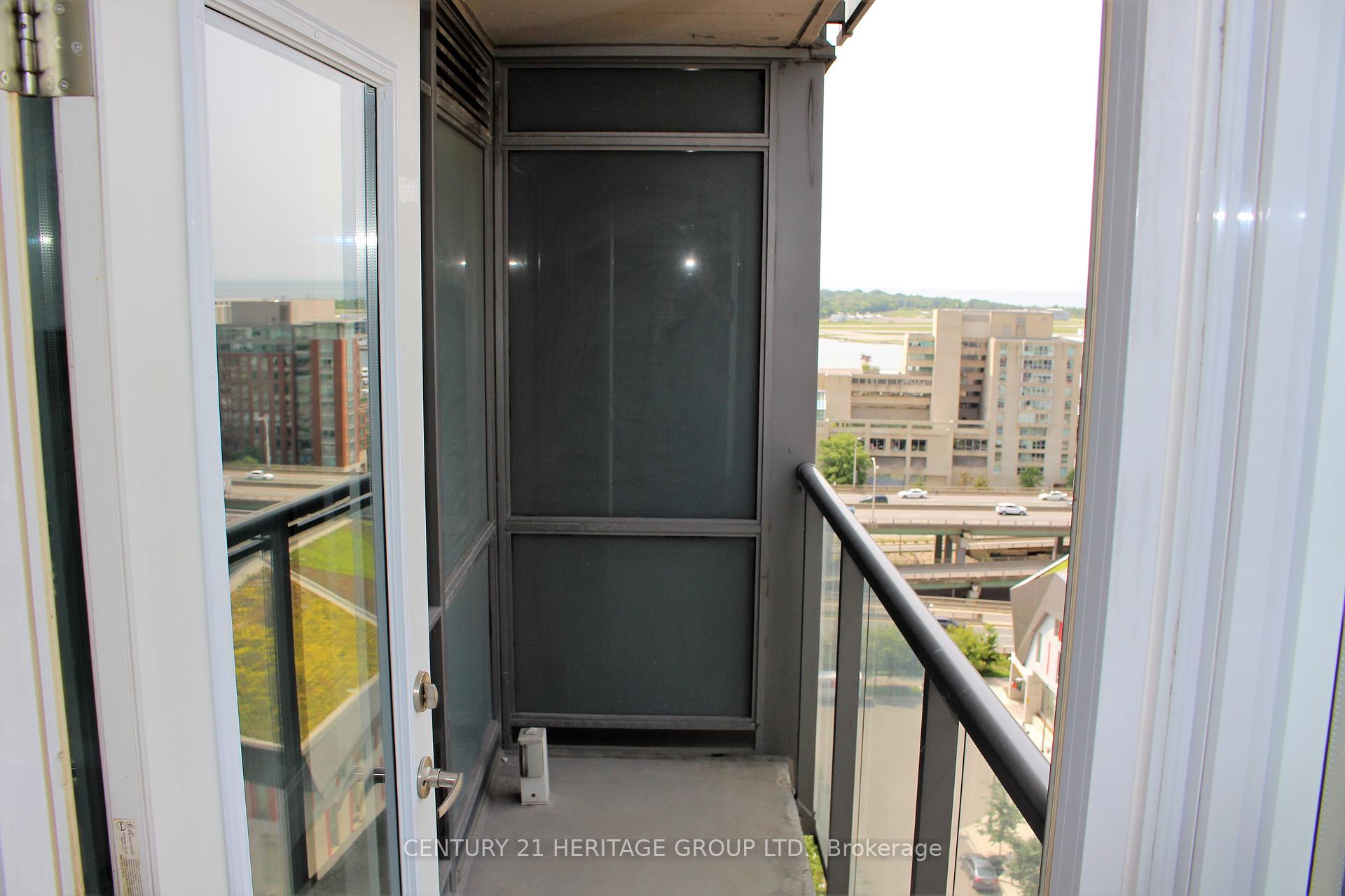 2 Bedrooms Condo at 15 Fort York, Toronto For sale