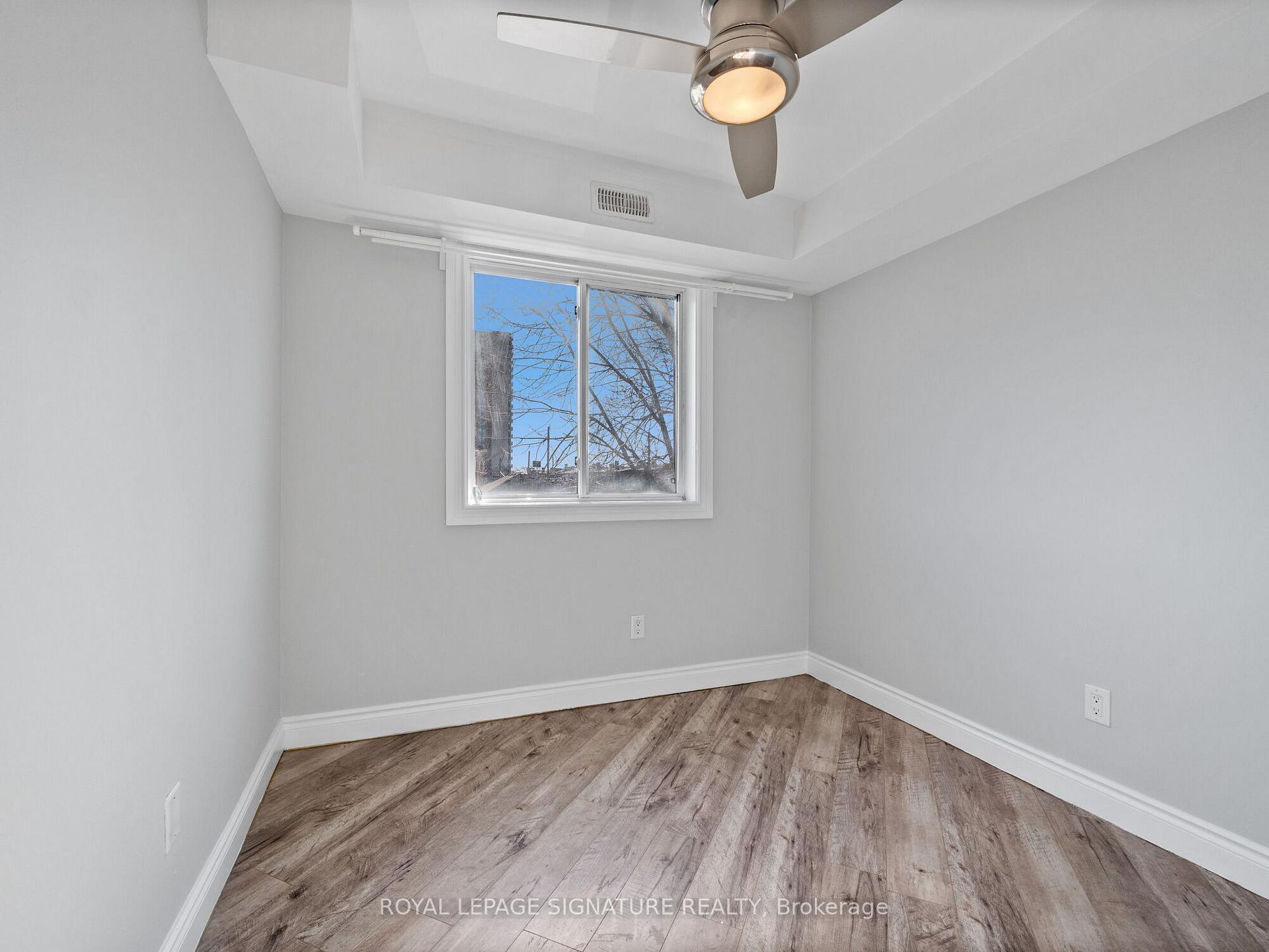 2 Bedrooms Condo at 28 Victoria, Hamilton For sale