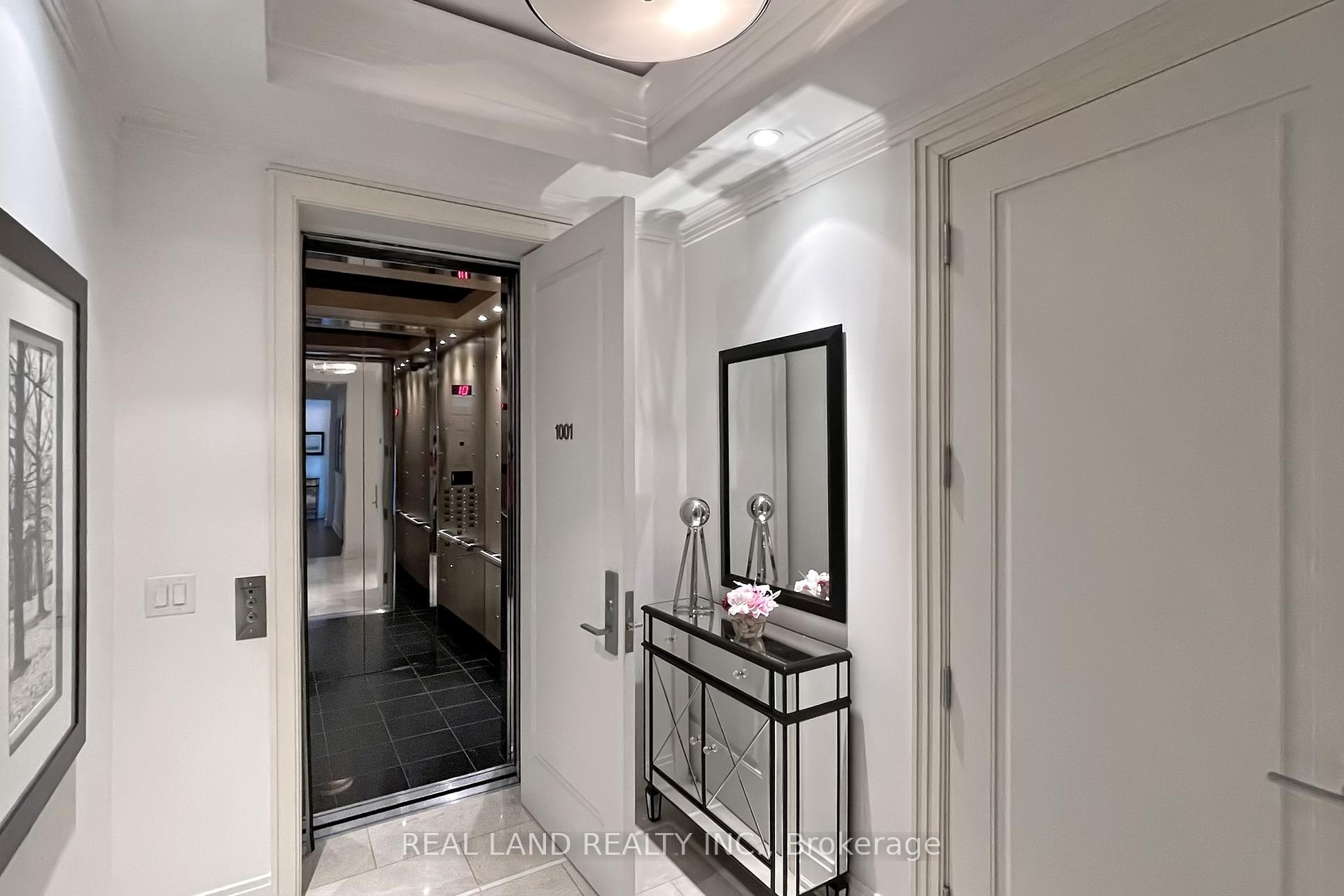 2 Bedrooms Condo at 206 Bloor, Toronto For sale
