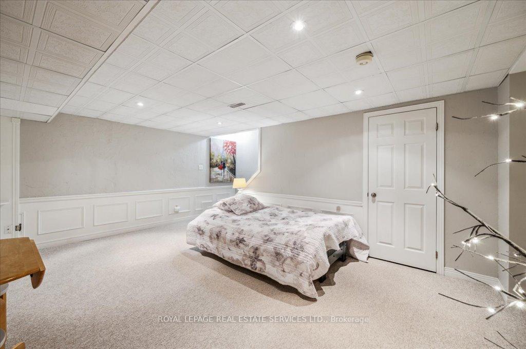 2 Bedrooms Condo at 1275 Maple Crossing, Burlington For sale