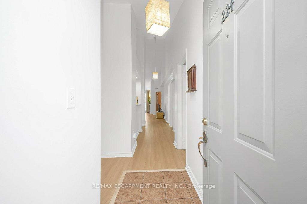 3 Bedrooms Condo at 101 Bristol, Mississauga For sale