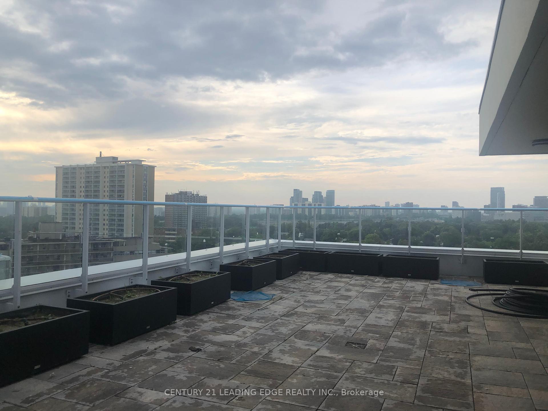 2 Bedrooms Condo at 10 Deerlick,  Toronto For sale