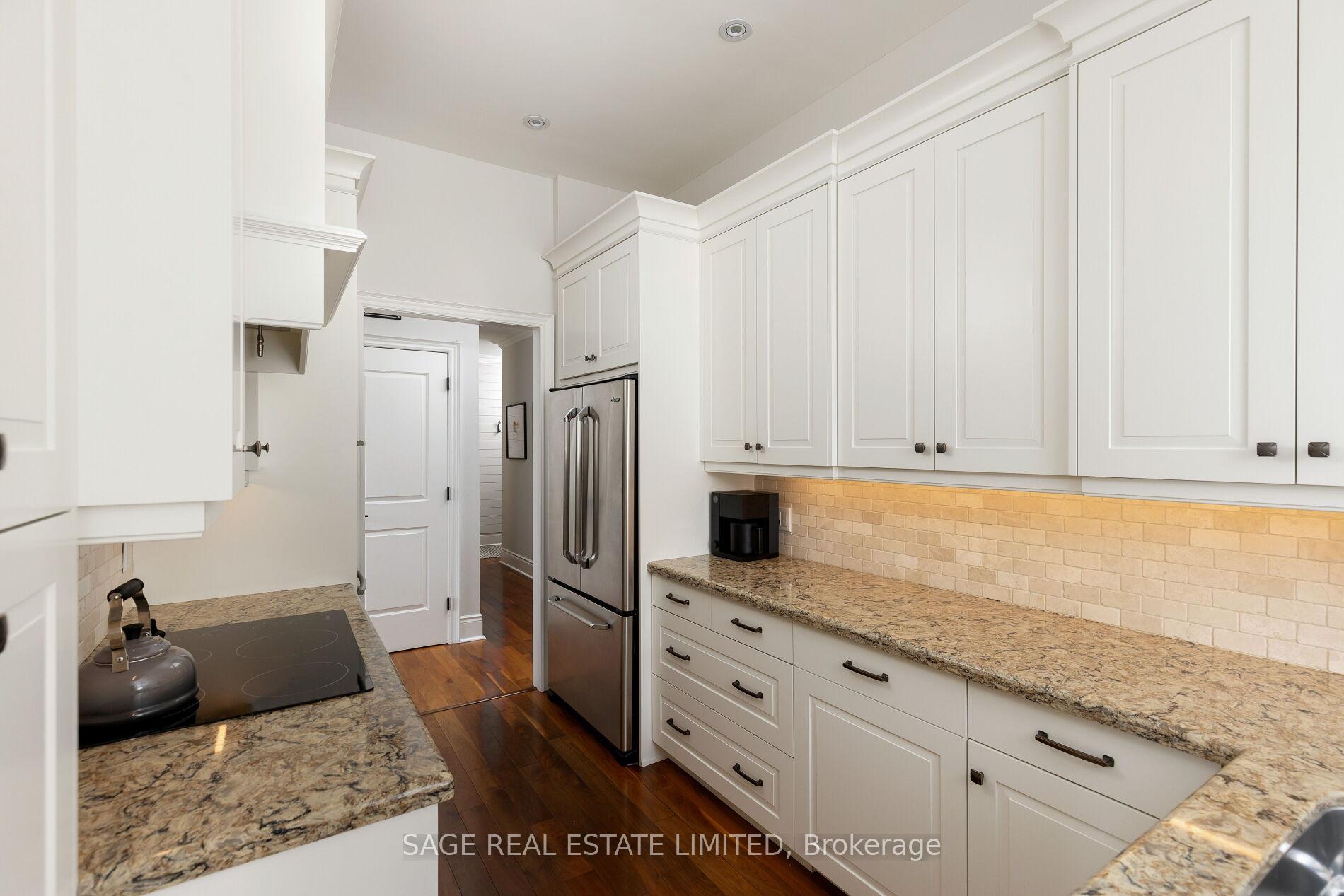 2 Bedrooms Condo at 25 Earlington, Toronto For sale