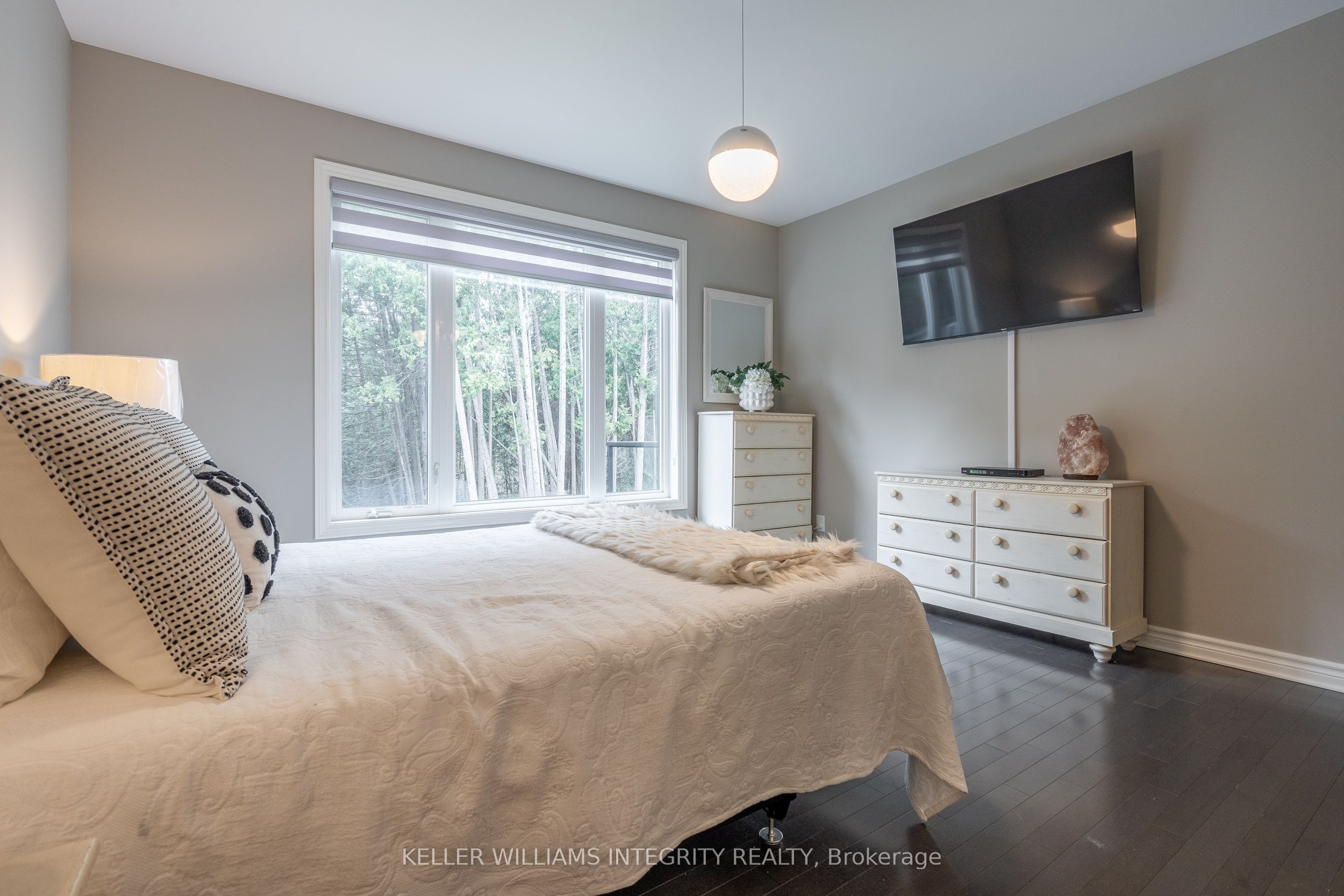 1126 Beckett Crescent