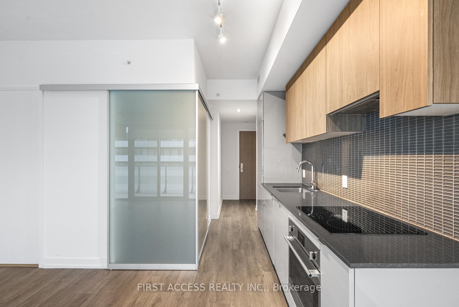 2 Bedrooms Condo at 161 Roehampton,  Toronto For sale