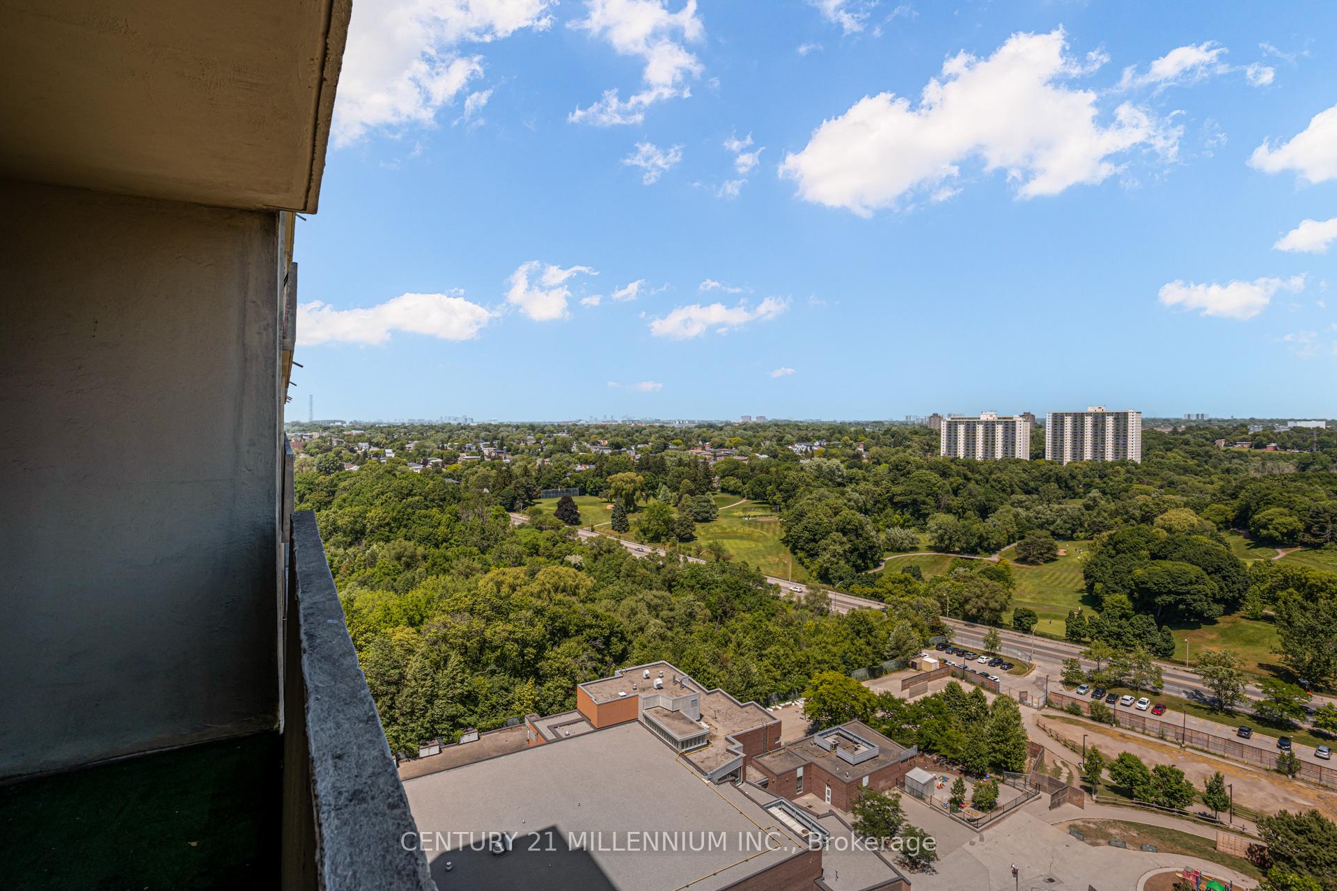 3 Bedrooms Condo at 5 Massey, Toronto For sale