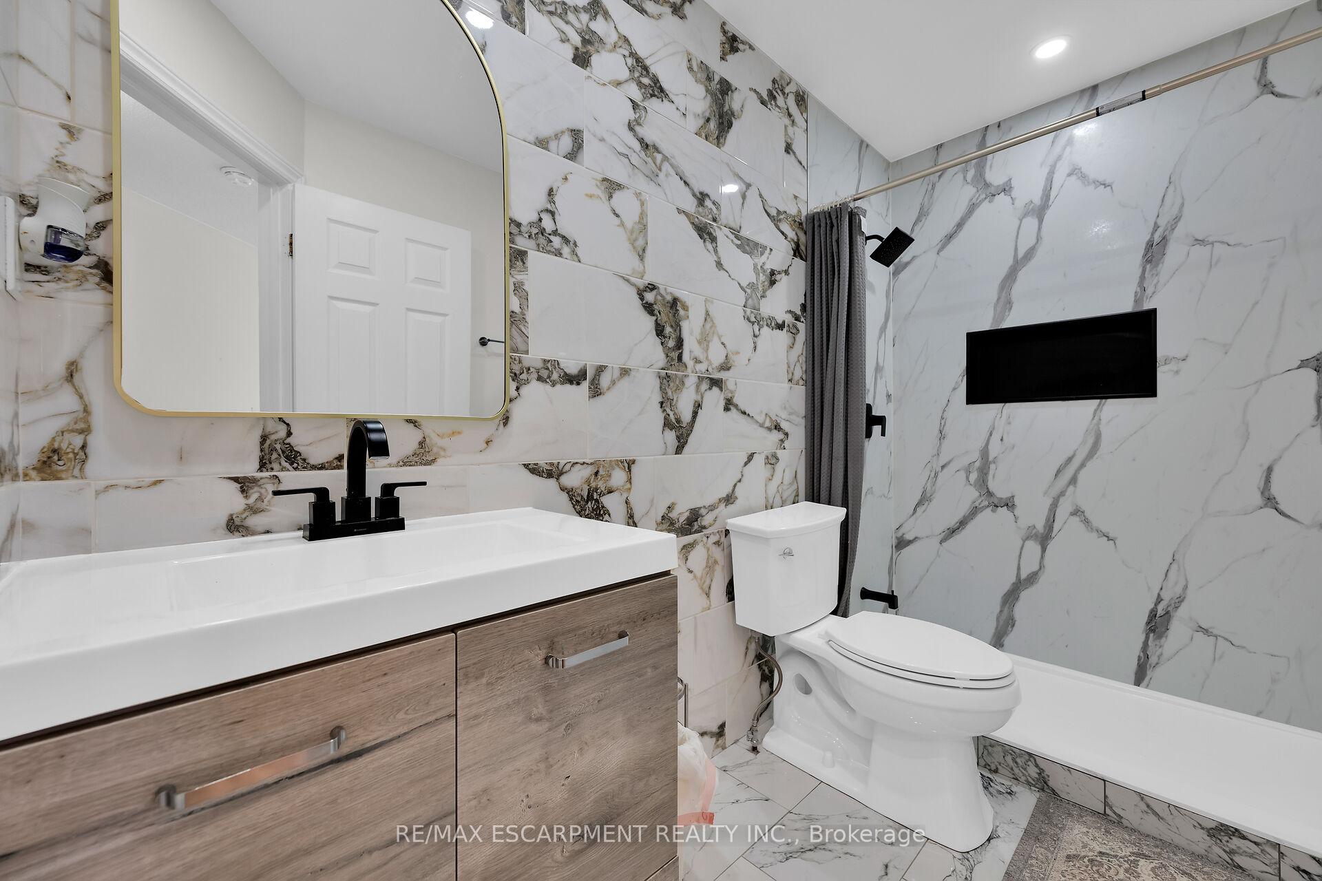 4 Bedrooms Condo at 134 Terni, Hamilton For sale
