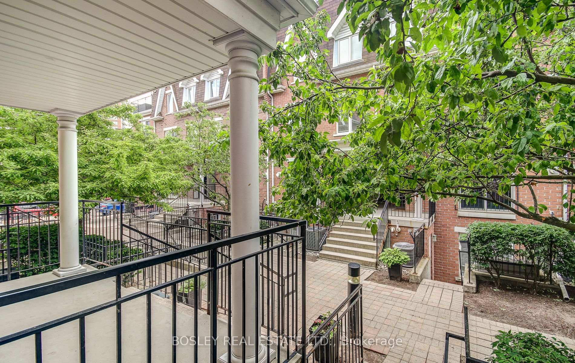 2 Bedrooms Condo at 18 Laidlaw, Toronto For sale