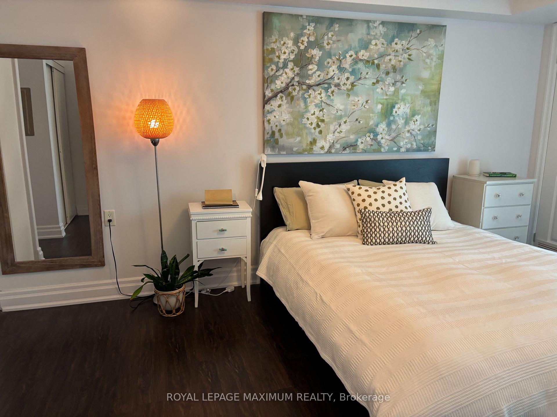 2 Bedrooms Condo at 920 Sheppard, Toronto For sale