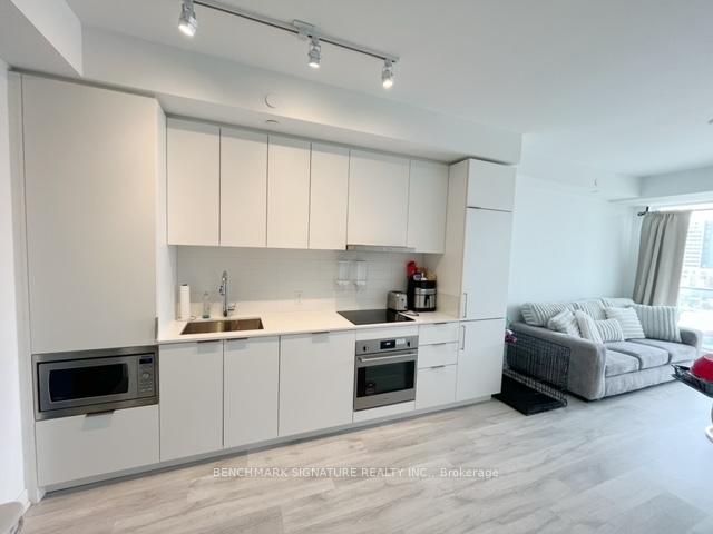 2 Bedrooms Condo at 7 Golden Lion, Toronto For sale