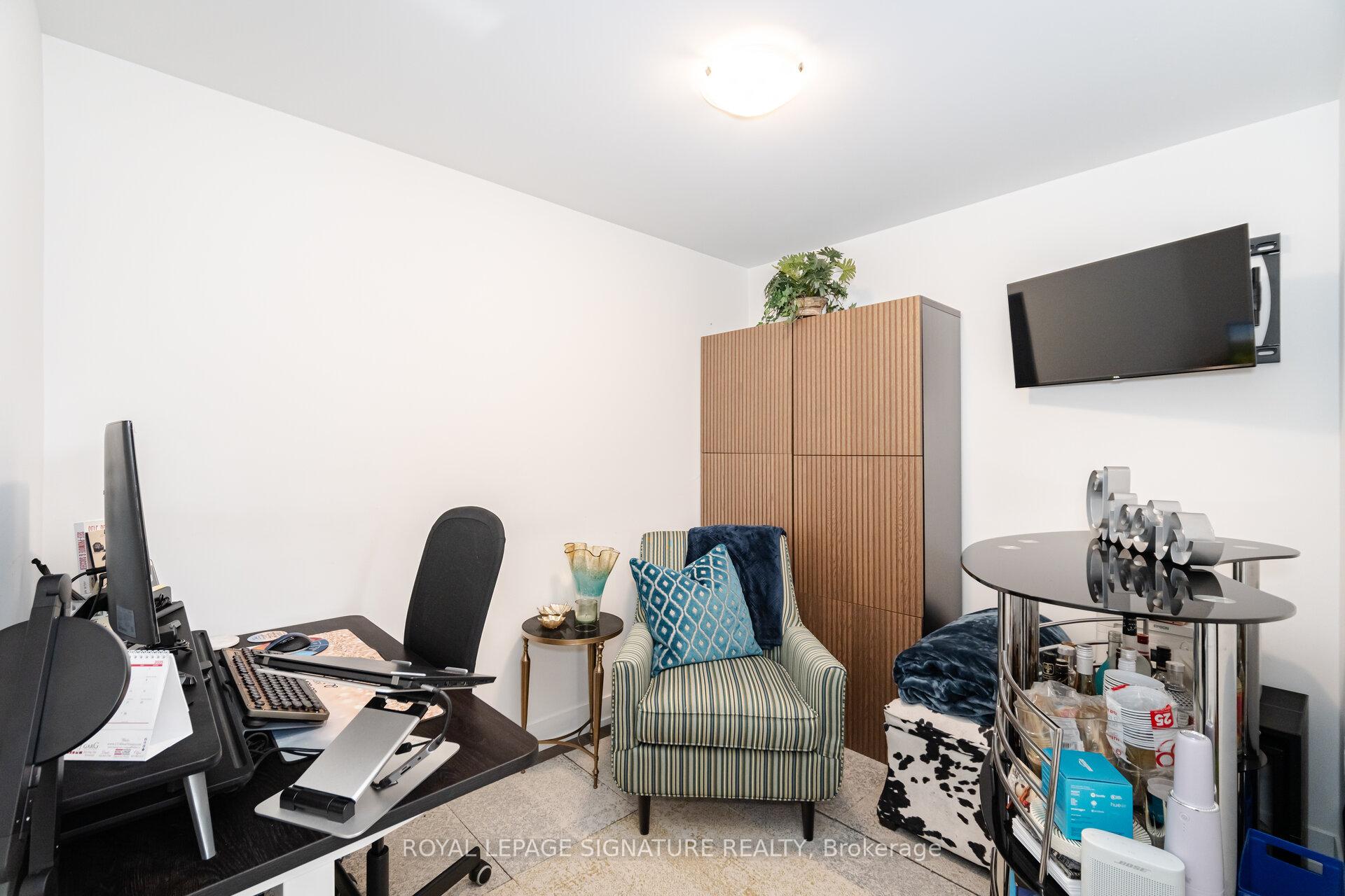 2 Bedrooms Condo at 1085 Douglas McCurdy Comm,  Mississauga For sale