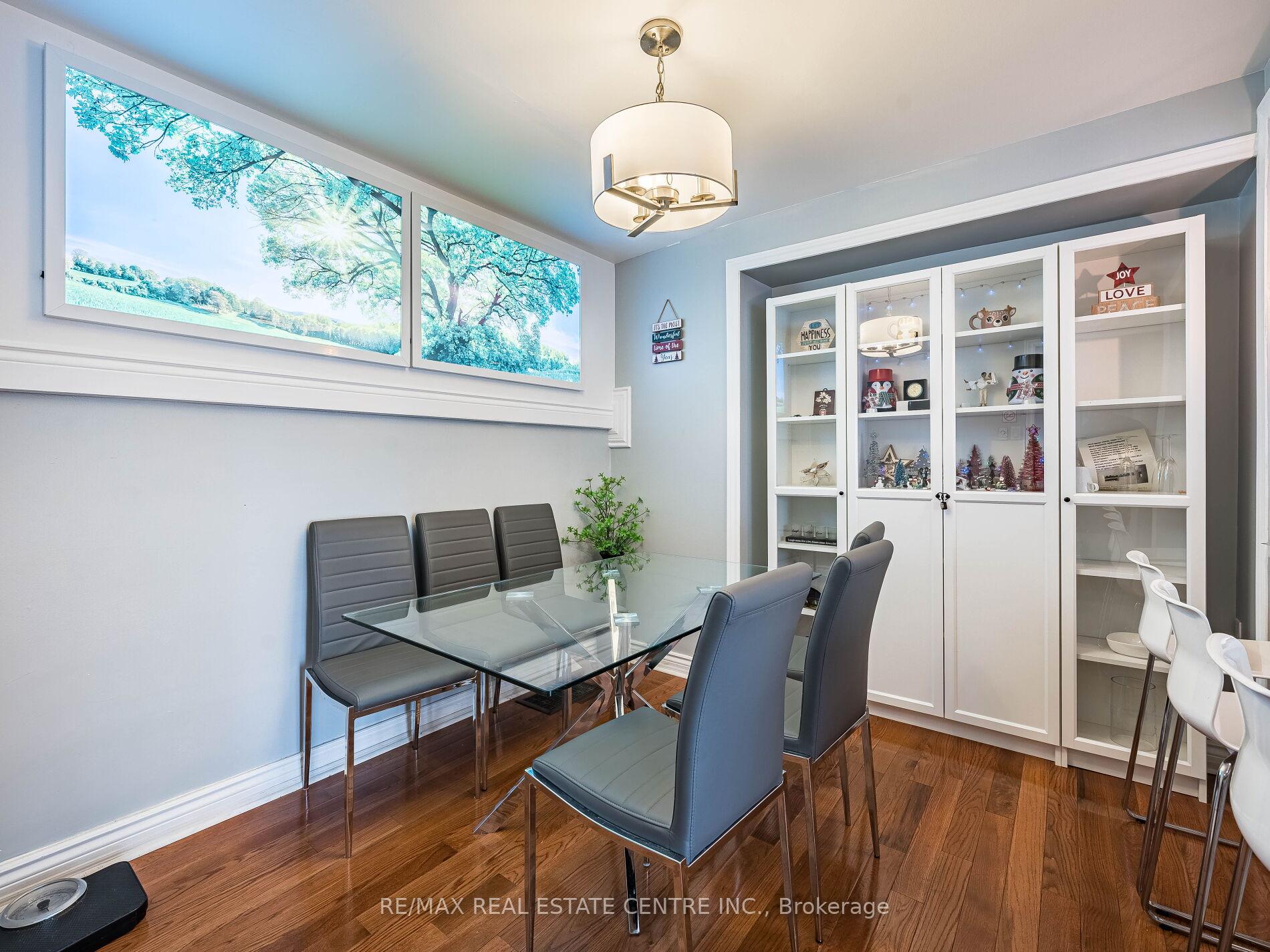 5 Bedrooms Condo at 34 San Roberto, Toronto For sale
