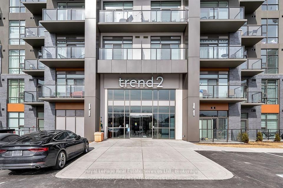 450 Dundas