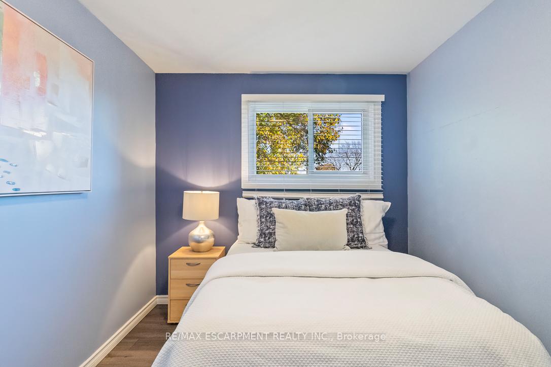 3 Bedrooms Condo at 1301 Upper Gage, Hamilton For sale