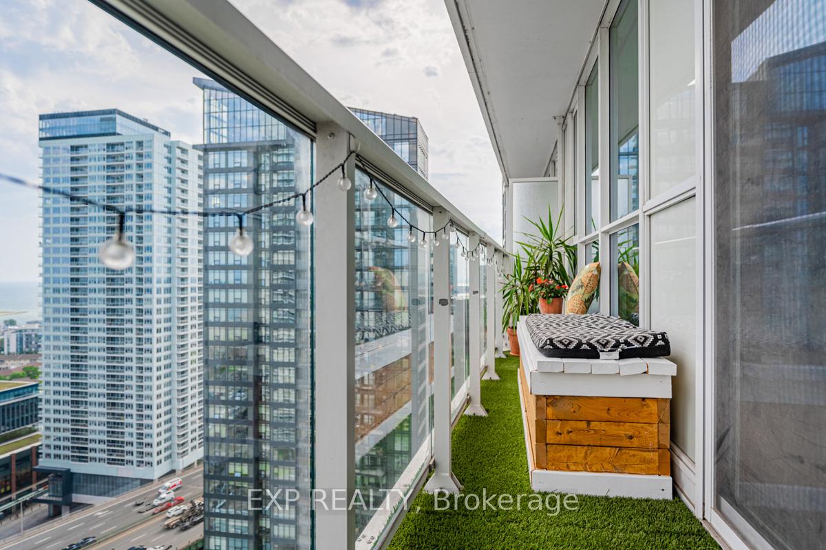 2 Bedrooms Condo at 85 Queens Wharf, Toronto For sale