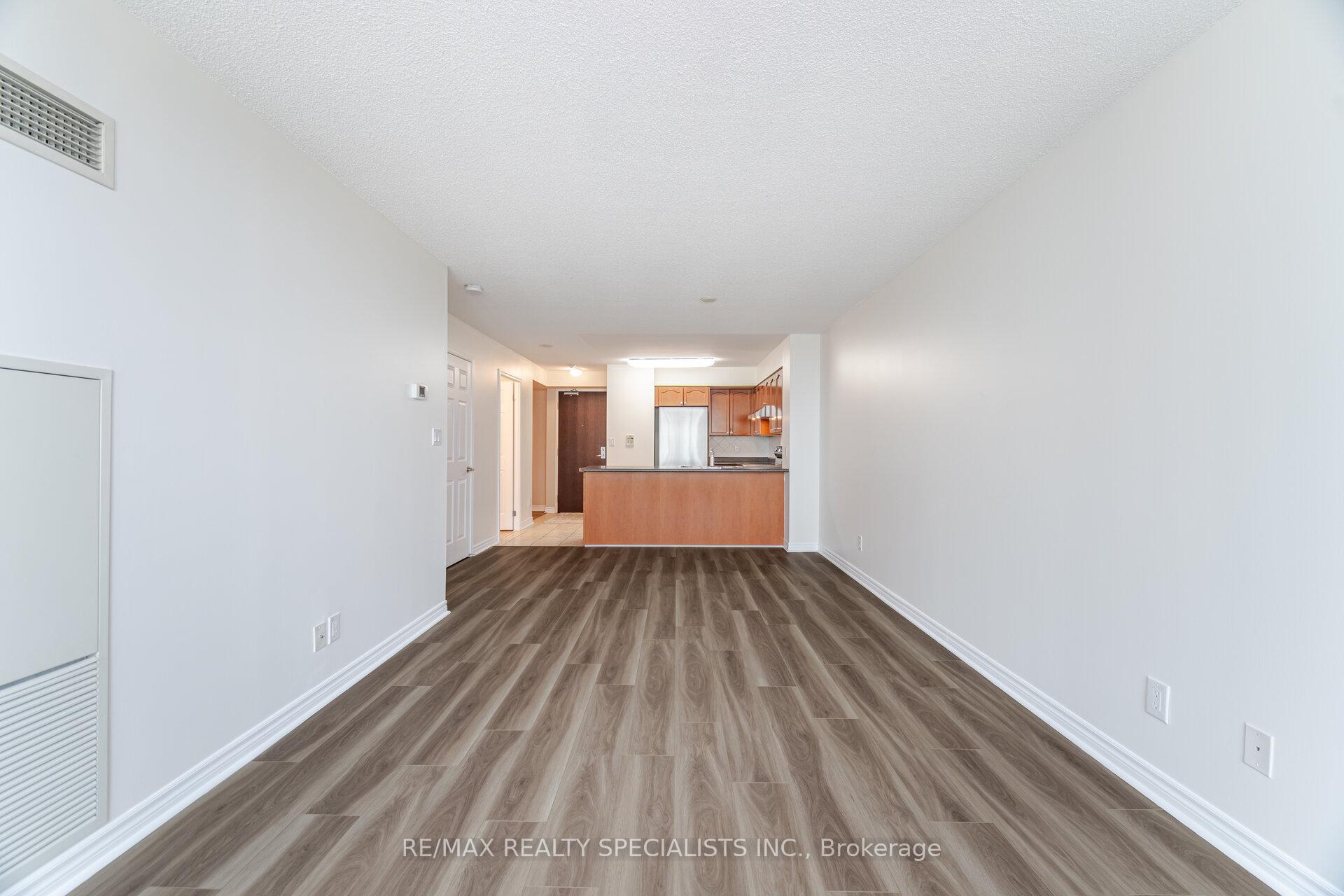 2 Bedrooms Condo at 335 Rathburn, Mississauga For sale