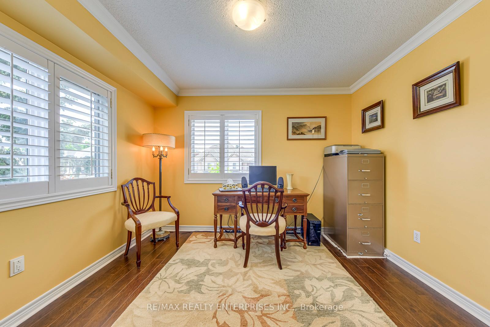 3 Bedrooms Condo at 5658 Glen Erin, Mississauga For sale