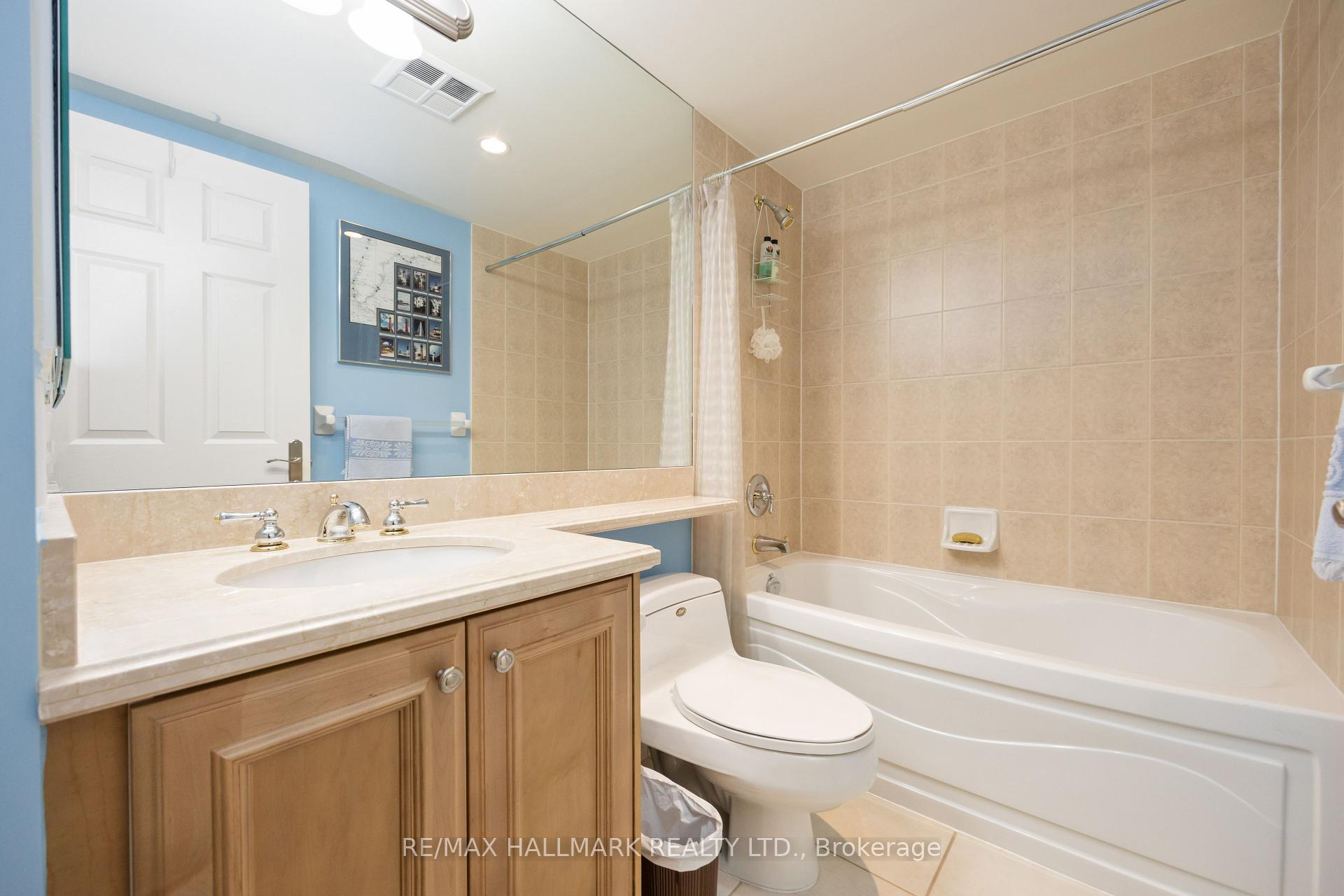 4 Bedrooms Condo at 80 Harrison Garden, Toronto For sale