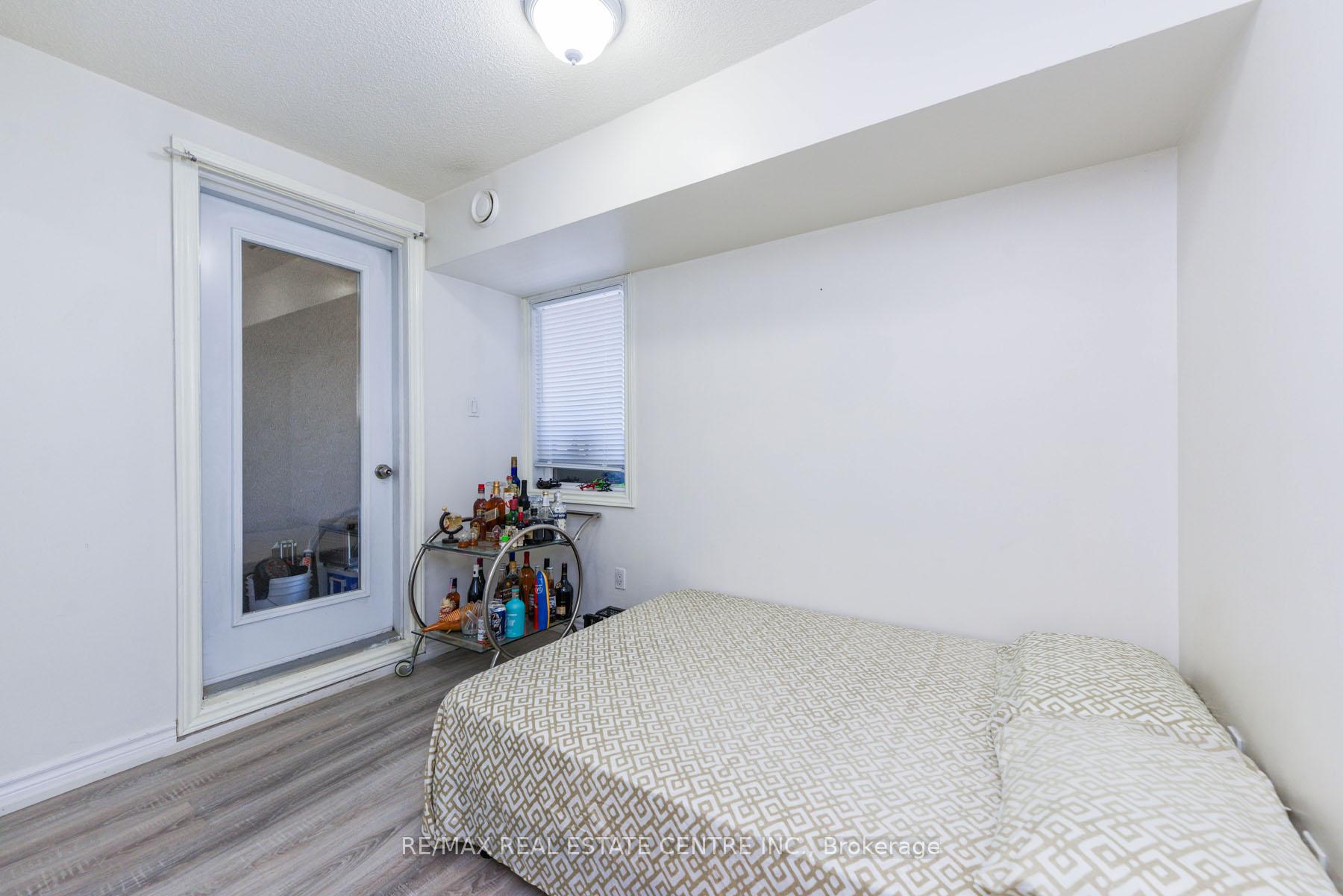 3 Bedrooms Condo at 7405 Goreway, Mississauga For sale