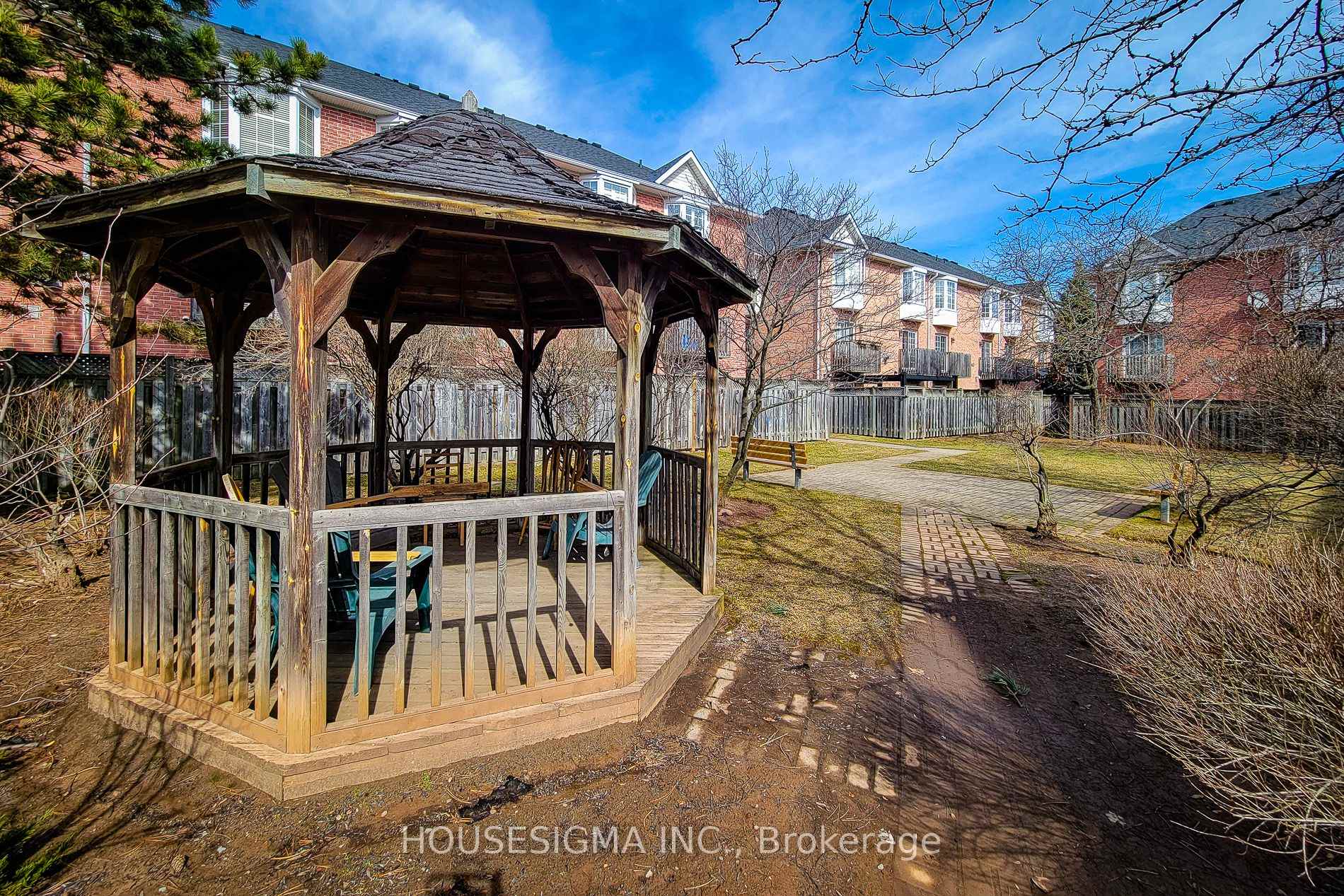 2 Bedrooms Condo at 3480 Upper Middle, Burlington For sale