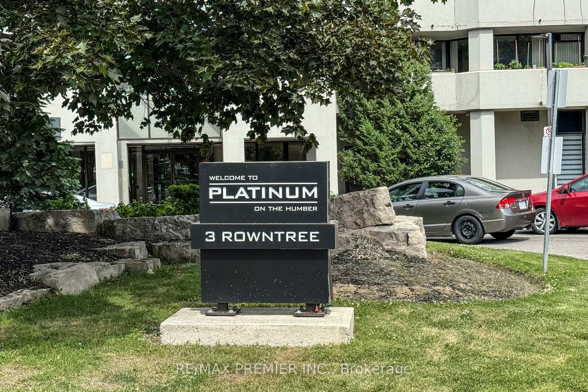 2 Bedrooms Condo at 3 Rowntree, Toronto For sale