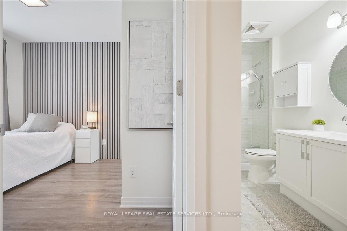 2 Bedrooms Condo at 95 DUNDAS, Oakville For sale