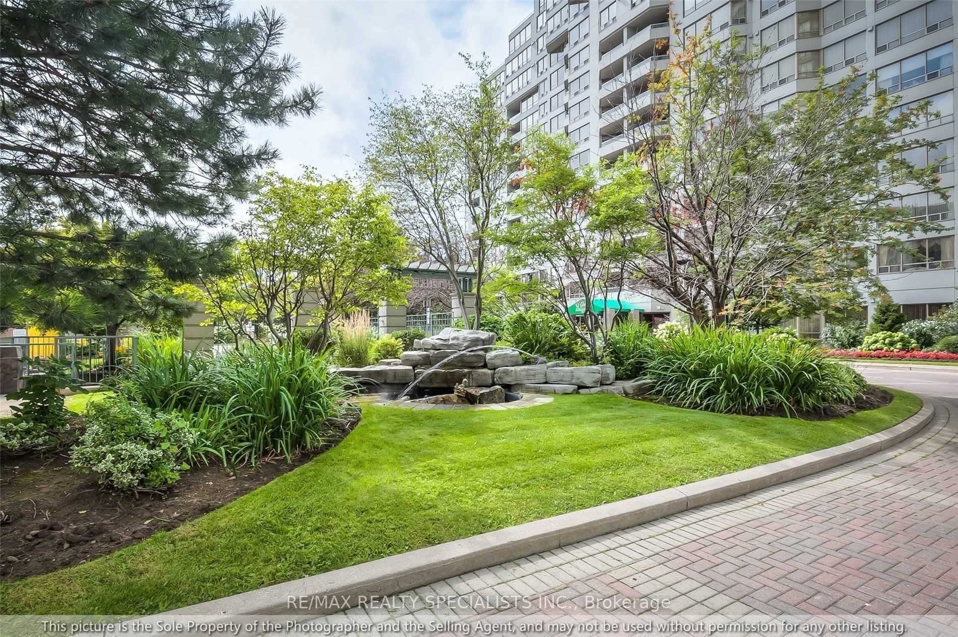 3 Bedrooms Condo at 168 Bonis, Toronto For sale