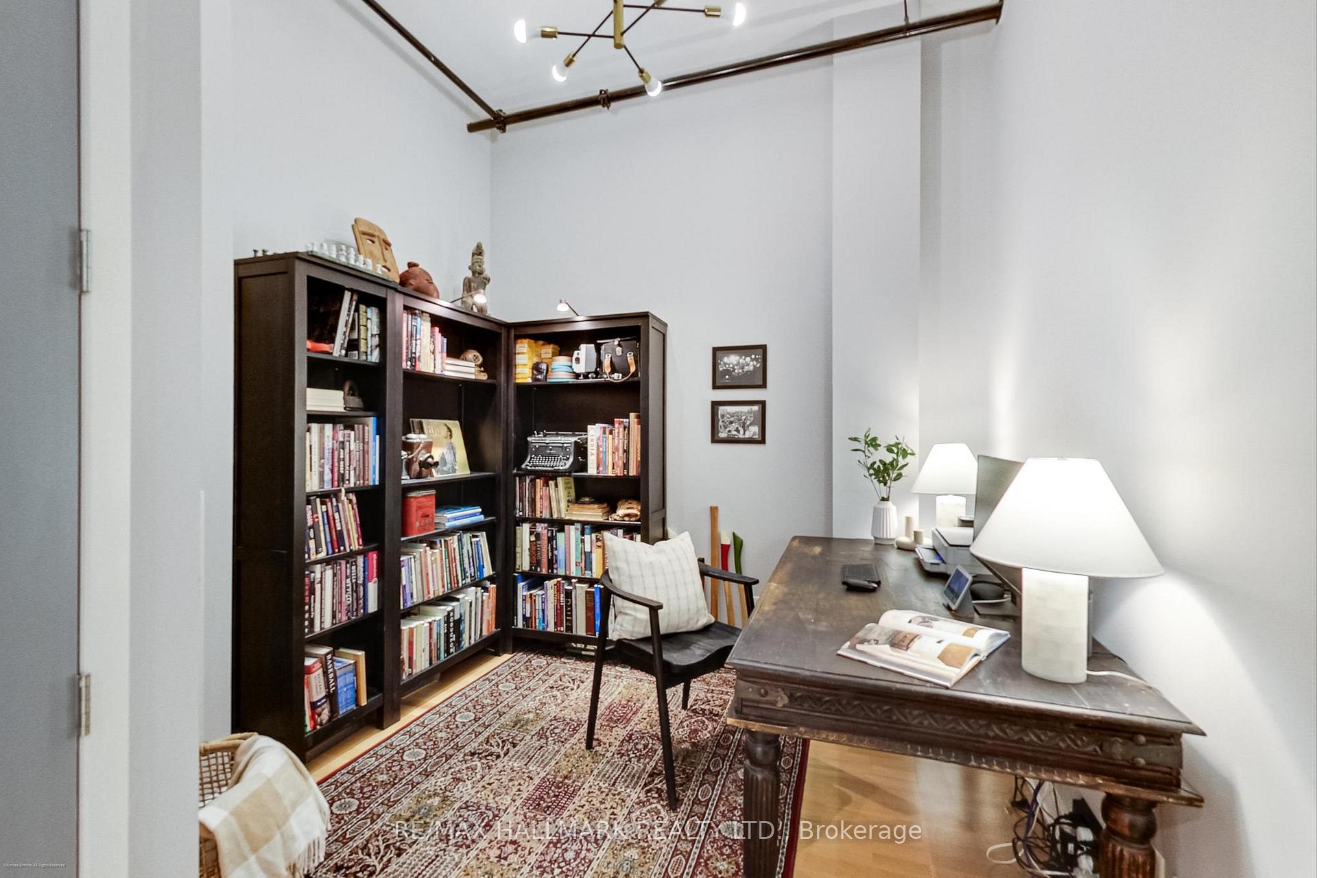 2 Bedrooms Condo at 43 Hanna, Toronto For sale