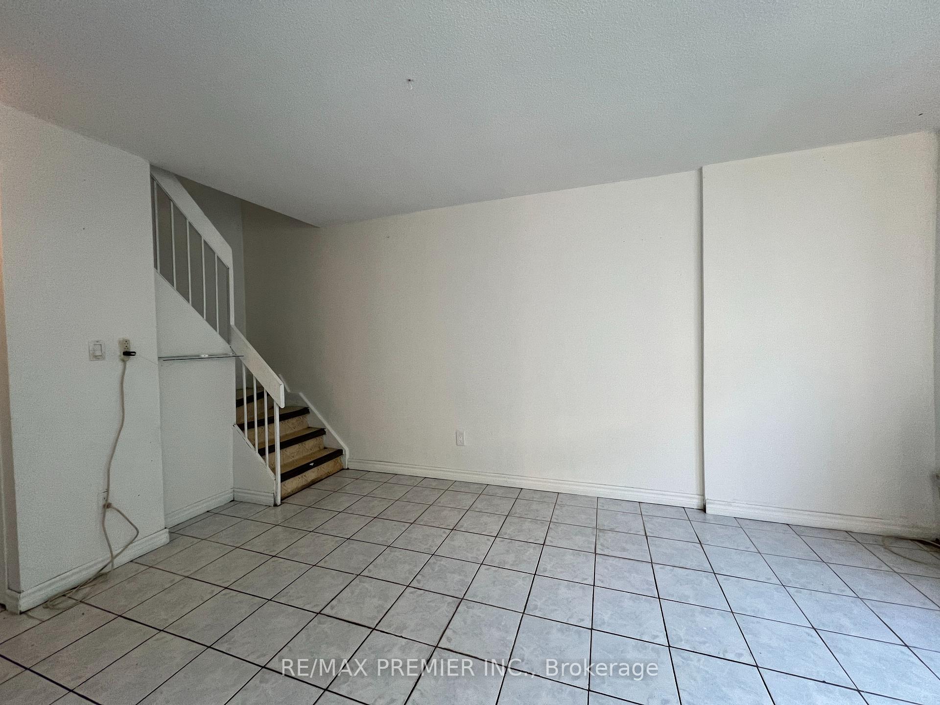 4 Bedrooms Condo at 10 Eddystone, Toronto For sale