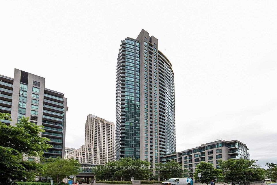 215 Fort York Boulevard