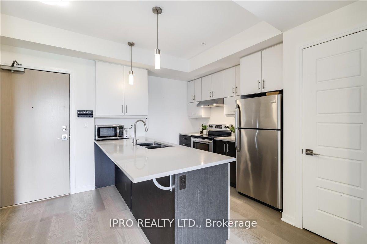 2 Bedrooms Condo at 3028 Creekshore, Oakville For sale