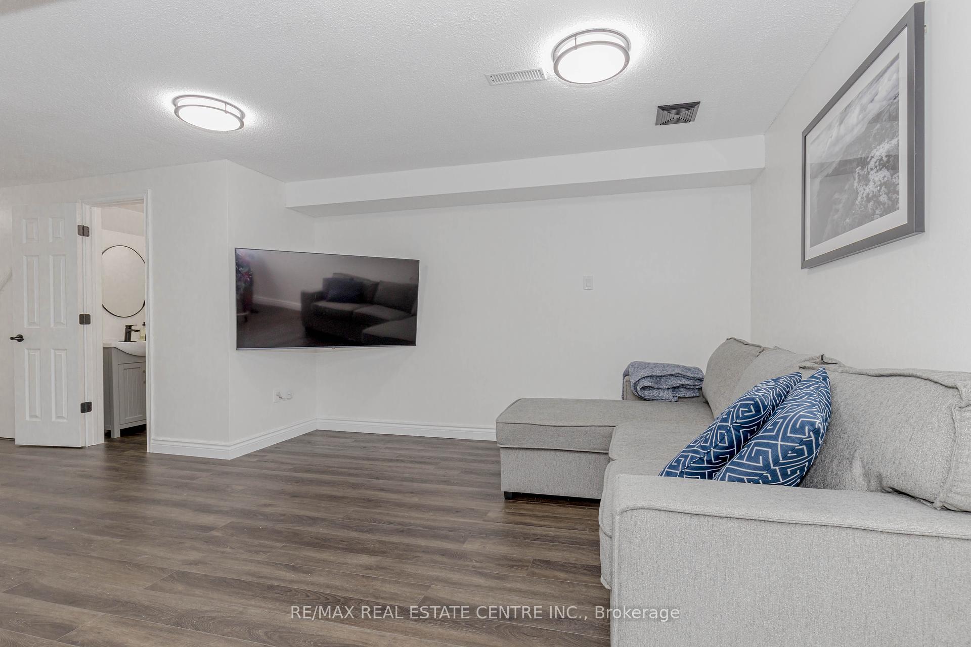 3 Bedrooms Condo at 1526 Lancaster,  Oakville For sale