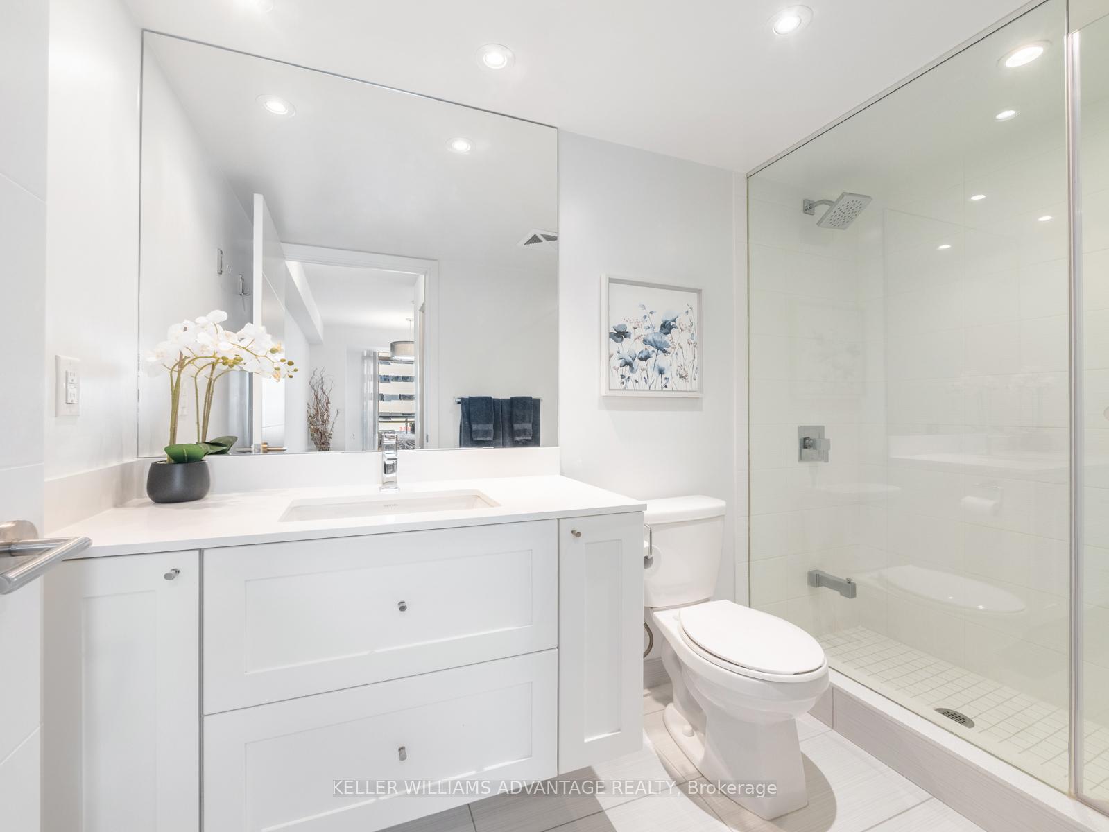 2 Bedrooms Condo at 525 Adelaide, Toronto For sale