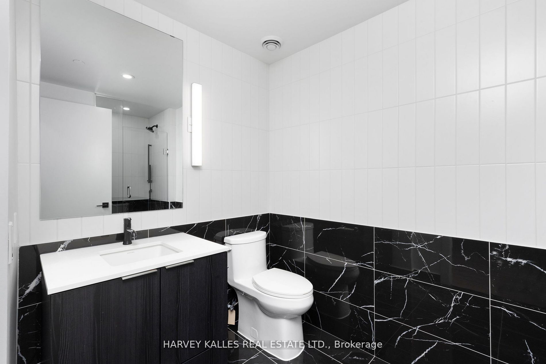 327 King Street W 4504