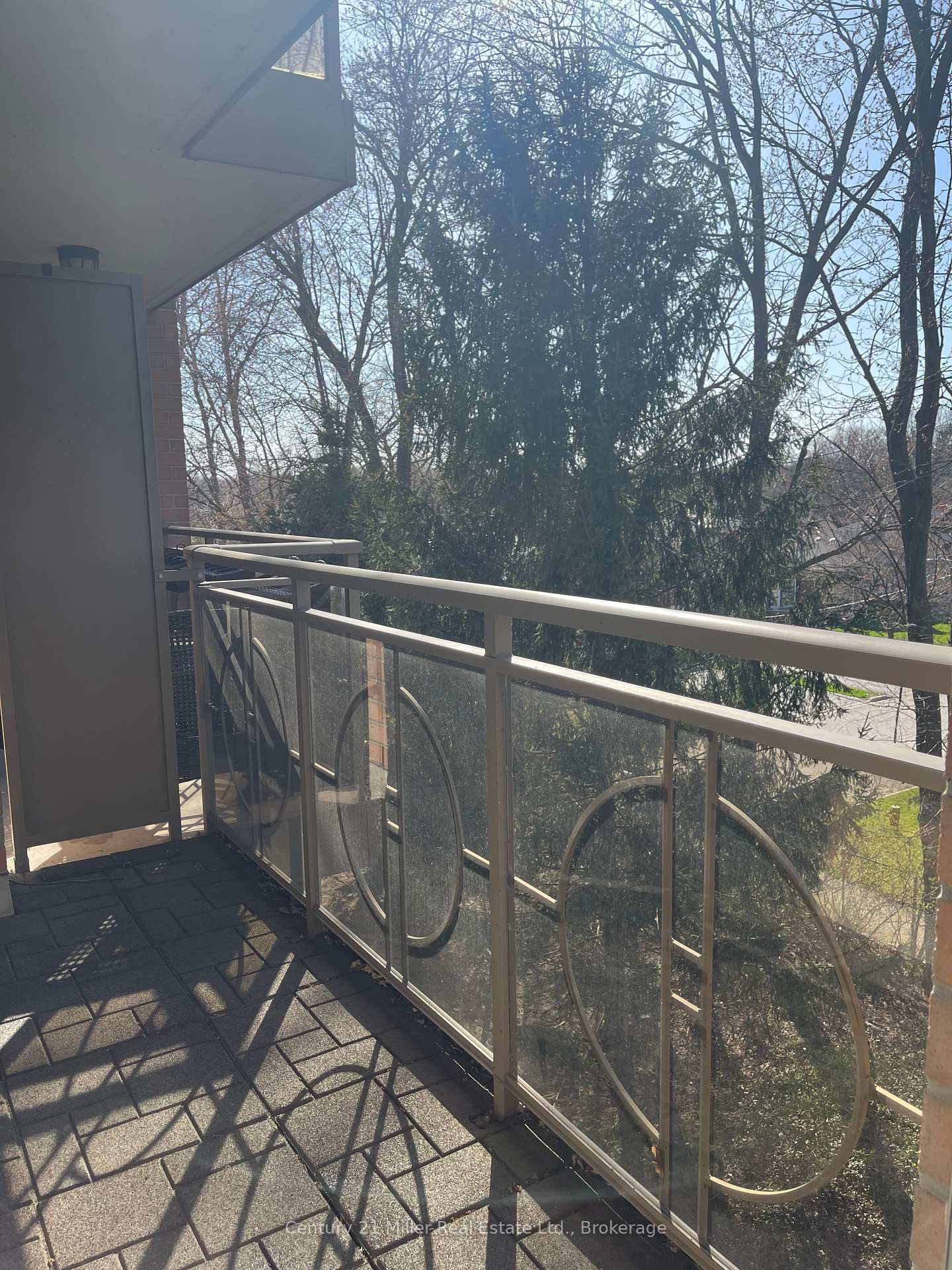 2 Bedrooms Condo at 100 Burloak,  Burlington For sale