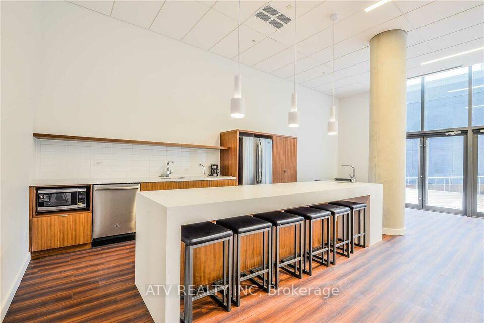 2 Bedrooms Condo at 160 Flemington, Toronto For sale